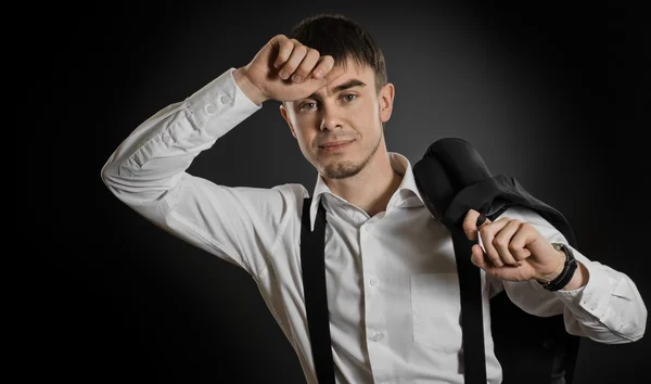 Porträt der schönen Geschäftsfrau im weißen Hemd ohne Krawatte — Stockbild Geschäftsmann — Stockfoto