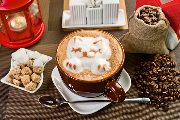 Brun kopp med kaffe - cappuccino — Stockfoto