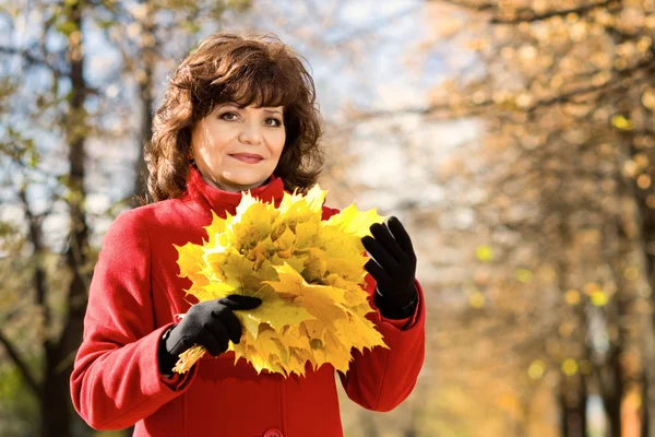 Woman in park — Stock Photo, Image