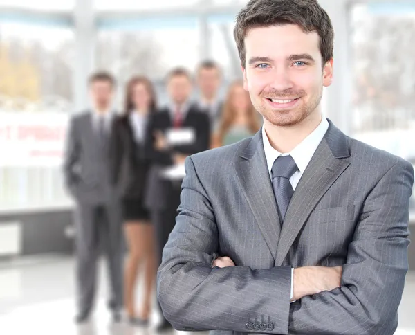 yakışıklı mutlu iş adamı