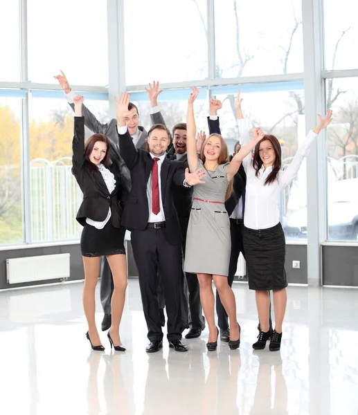 Succesvolle business team samen lachen — Stockfoto