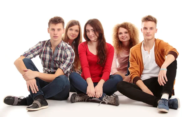 Gruppe glücklicher junger Menschen — Stockfoto