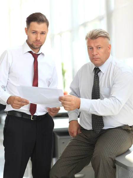 Mature business man discussing with his colleague while at work — Stock Photo, Image