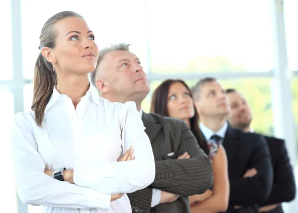 Business team standing in a row at office and looking upwards — Stock Photo, Image