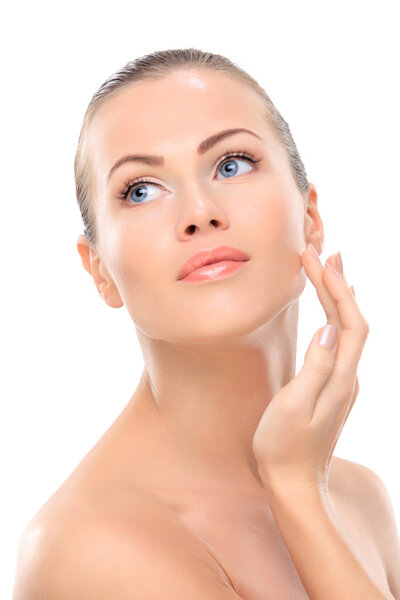 Bellezza viso di bella donna con pelle fresca e pulita — Foto Stock