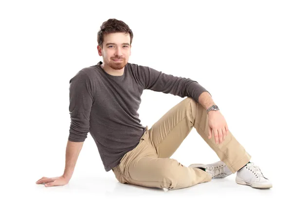 Kokettierender Mann auf dem Boden sitzend — Stockfoto
