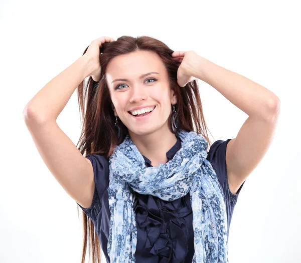 Vacker kvinna med långa bruna hår. närbild porträtt av en modell poserar på studio. — Stockfoto