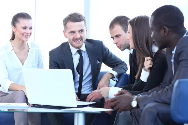 Reunión de negocios en una oficina —  Fotos de Stock