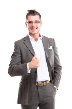 mutlu gülümseyen genç iş adamı yukarı hareketi ile