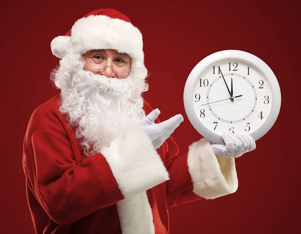 Photo of Santa pointing at clock showing five minutes to midnight — Stock Photo, Image