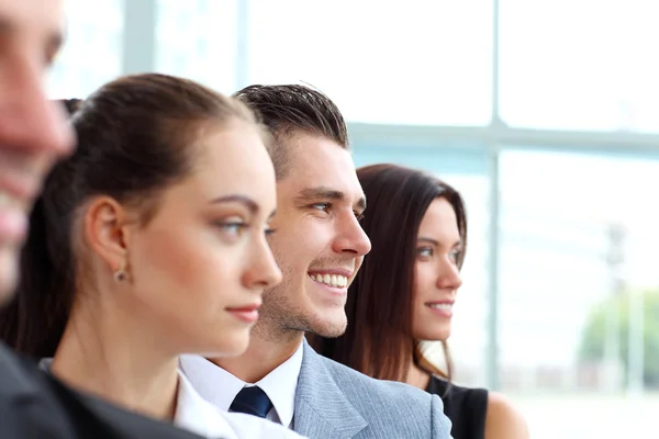 Equipo de negocios en una fila — Foto de Stock