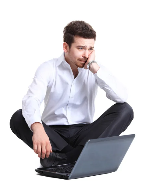 Empresário trabalhando em um laptop — Fotografia de Stock