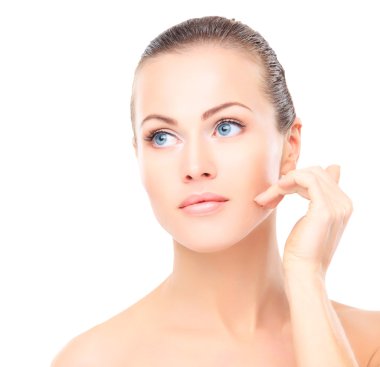 güzel kızın yüzüne dokunmak.