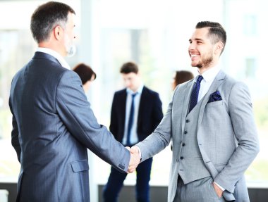 İş Adamları Tokalaşıyor