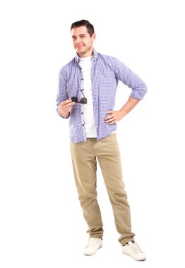 adam tutarak güneş gözlüğü