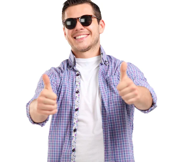 Hombre con gafas de sol sujetando pulgares hacia arriba —  Fotos de Stock