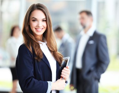 Tabletli iş kadını