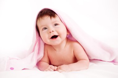 Bebek battaniye altında