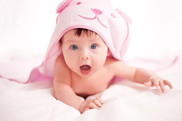 Smiling baby under blanket — Stock Photo, Image