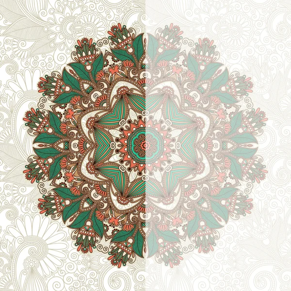 Ozdobna kartka z okrągłym ozdobnym wzorem kwiatowym — Wektor stockowy