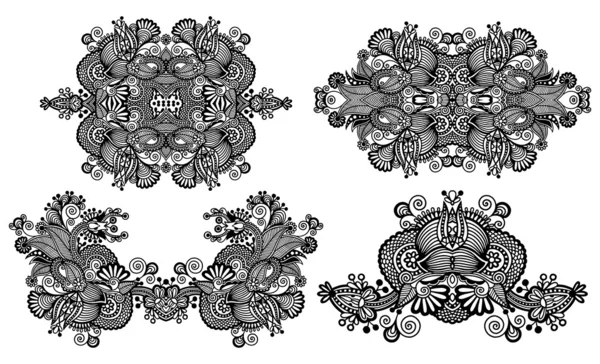 Cuatro adornos florales ornamentales, colección en blanco y negro — Vector de stock