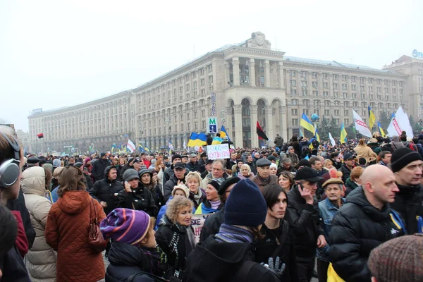 Encontro de massas para a entrada da Ucrânia na União Europeia, Euromaydan, Kiev, Ucrânia, 24 de novembro de 2013 — Fotografia de Stock