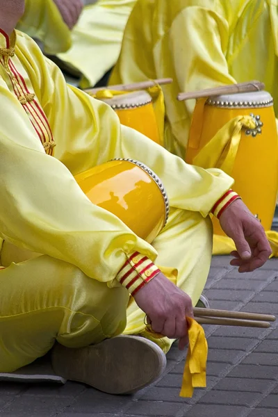 De chinese drummer bij ceremonie. — Stockfoto