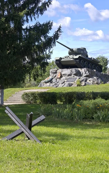 Russian tank T-34 on a pedestal — Stock Photo, Image