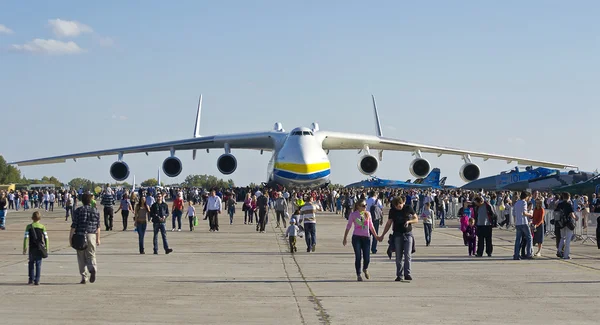 Antonov An-225 transport aircraft — Stock Photo, Image