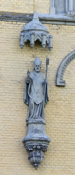 Catholic monk statue on the wall of Castella. — Stock Photo, Image