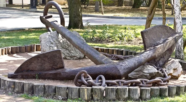 Antiguo ancla rusa desde la Guerra de Crimea . —  Fotos de Stock