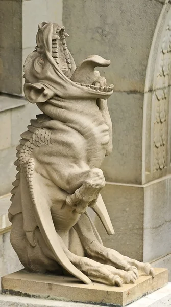 Statue of a gargoyle. — Stock Photo, Image