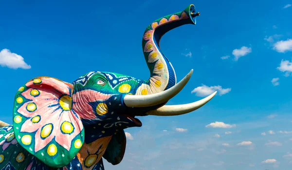 Figura Elefante Contra Céu Azul — Fotografia de Stock