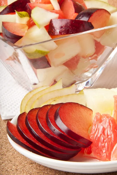 Salada de frutas frescas para o café da manhã — Fotografia de Stock