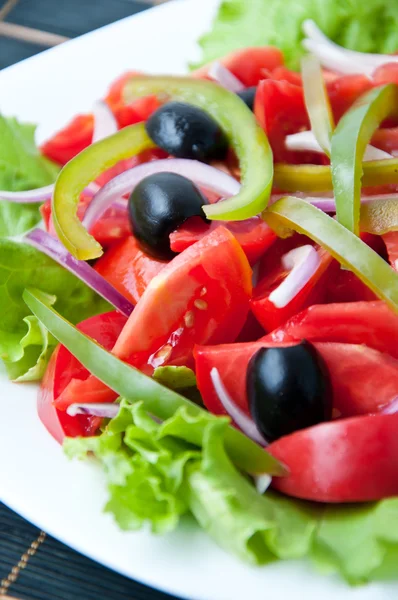 Fresh vegetable salad with olives — Stock Photo, Image