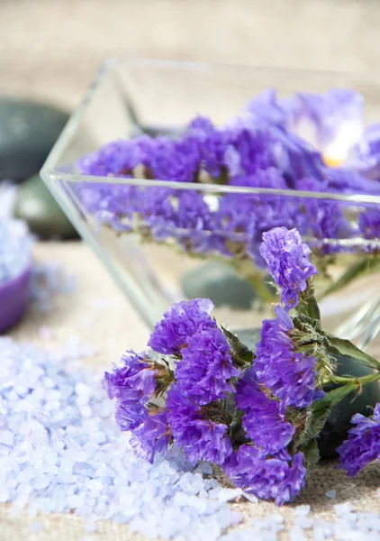 Spa concept. Lavender salt and purple flowers — Stock Photo, Image