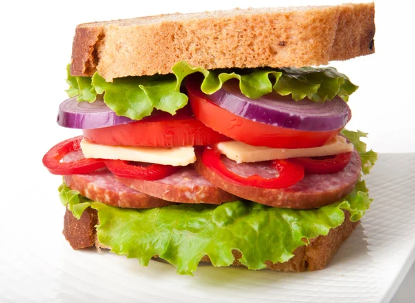Υγιή ζαμπόν σάντουιτς με τυρί, ντομάτα και μαρούλι — Φωτογραφία Αρχείου