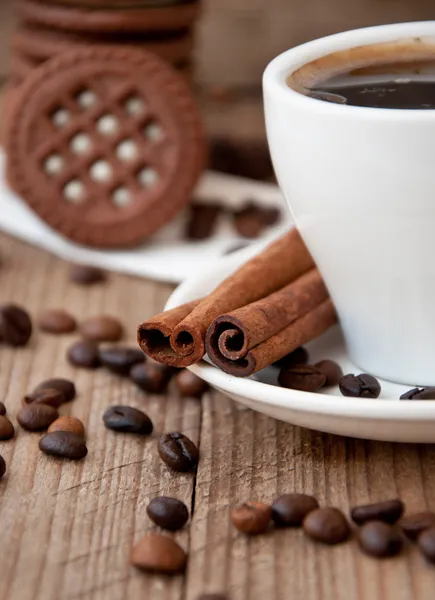 Cup of coffee and chocolate cookies — Stock Photo, Image