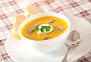 ekşi krema soslu kabak çorbası Krem