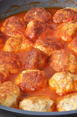 Domates soslu köfte.