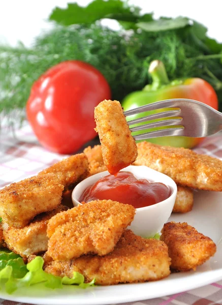 Nuggets de frango frito fresco e perfumado — Fotografia de Stock