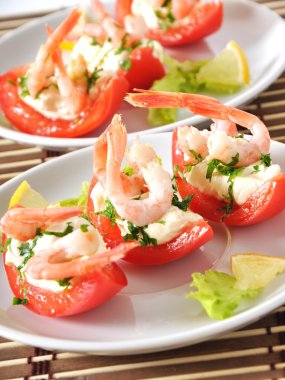 karides kokteyl domates yarısı dolu