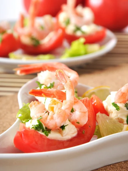 Halves of tomatoes filled with shrimp cocktail — Stock Photo, Image