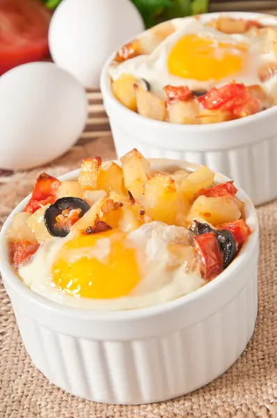 Eggs baked with potatoes — Stock Photo, Image