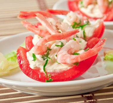 karides kokteyl domates yarısı dolu