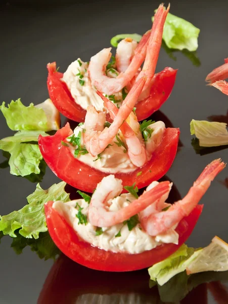 Halves of tomatoes filled with shrimp cocktail — Stock Photo, Image