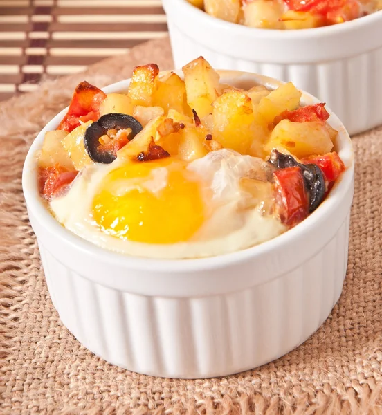 Eggs baked with potatoes — Stock Photo, Image