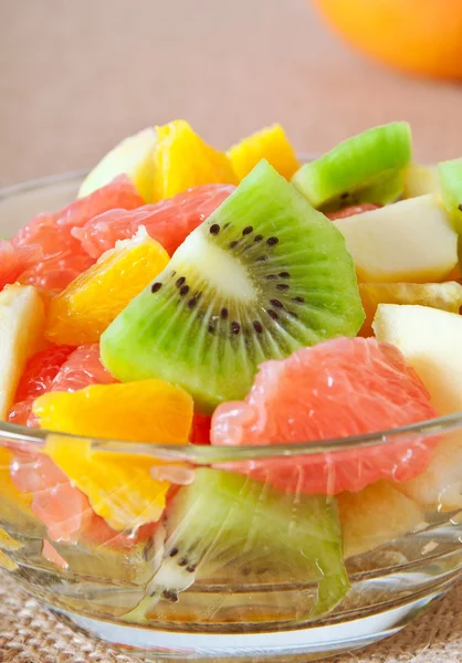 Salada de frutas frescas e chocolate quente — Fotografia de Stock