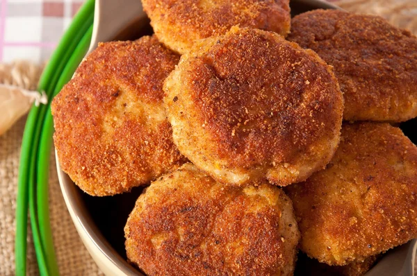 Costeletas fritas em farinha de rosca — Fotografia de Stock