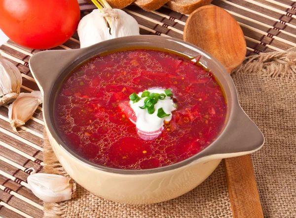 Ukrainische und russische nationale rote Suppe-Borschtsch Nahaufnahme — Stockfoto